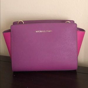 Michael Kors Selma Medium Messenger Bag